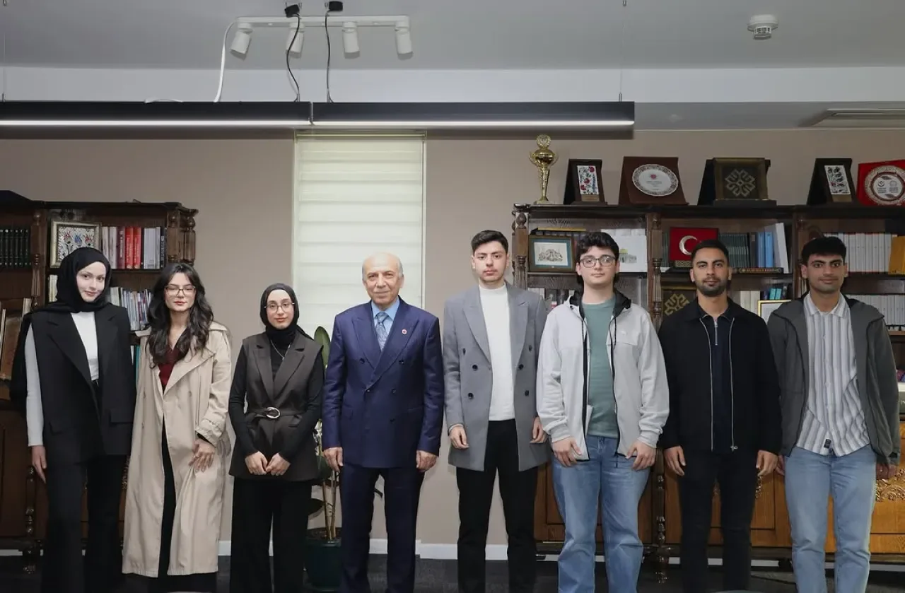 İZÜ Hukuk Kulübü'nden İstanbul Barosu'na Anlamlı Ziyaret İZÜ Hukuk Kulübü'nden İstanbul Barosu'na Anlamlı Ziyaret