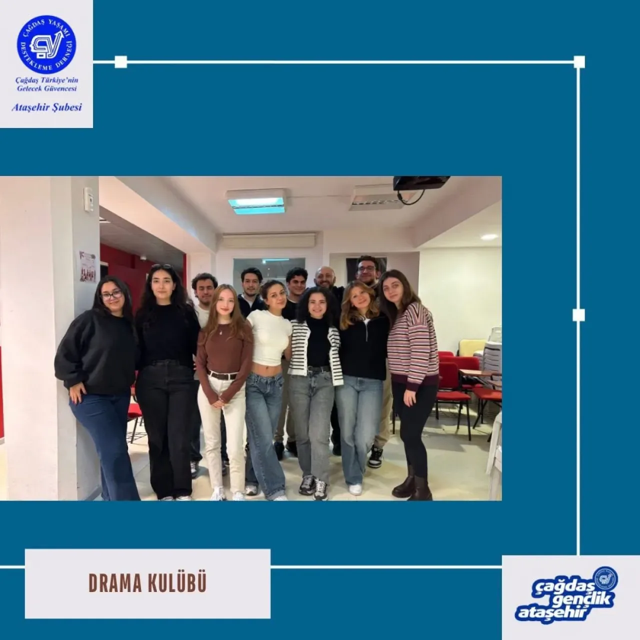 Çağdaş Gençlik Drama Kulübü'nden Doğaçlama ve Kahkaha Dolu Performans Çağdaş Gençlik Drama Kulübü'nden Doğaçlama ve Kahkaha Dolu Performans