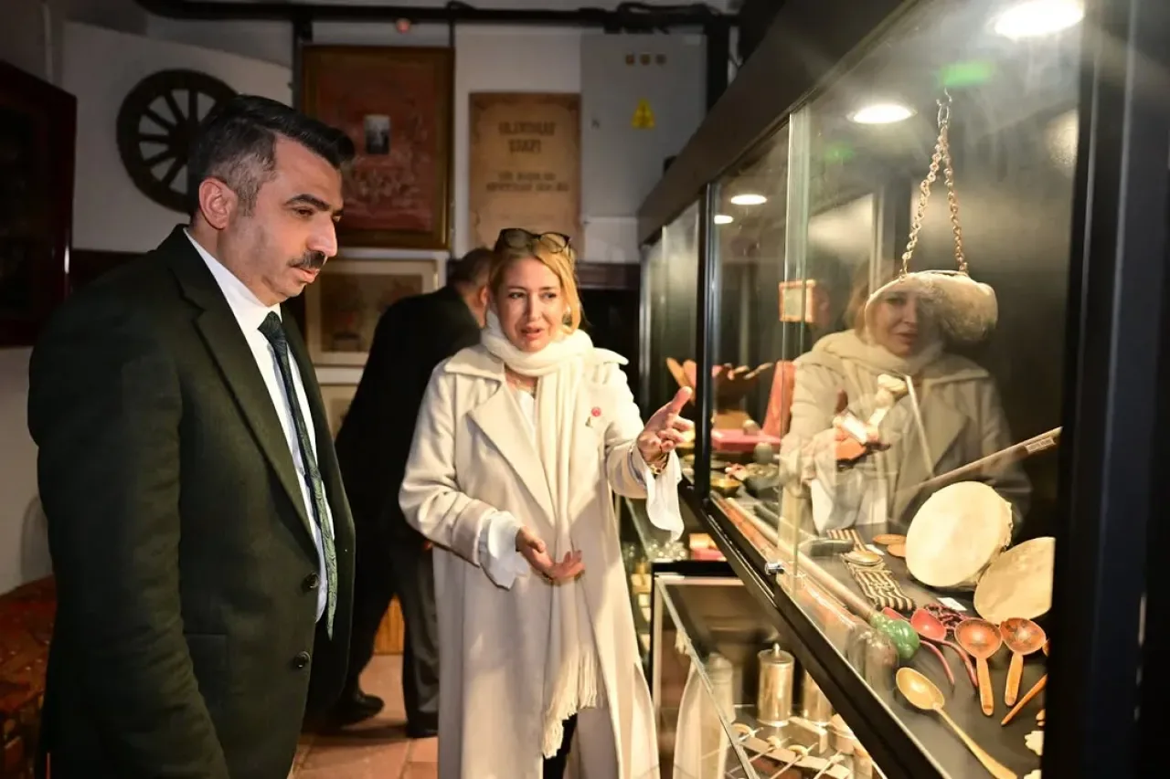 Bursa'da Osmanlı Dönemi Kıyafet ve Takıları Gözler Önüne Seriliyor Bursa'da Osmanlı Dönemi Kıyafet ve Takıları Gözler Önüne Seriliyor