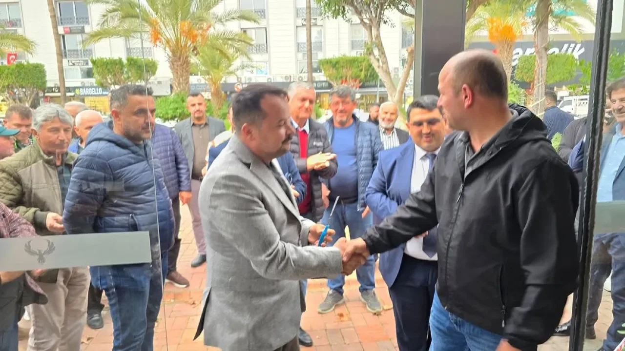 İYİ Parti Gazipaşa İlçe Başkanı Mehmet Ali Çomruk'tan Yeni İşletmeye Ziyaret İYİ Parti Gazipaşa İlçe Başkanı Mehmet Ali Çomruk'tan Yeni İşletmeye Ziyaret
