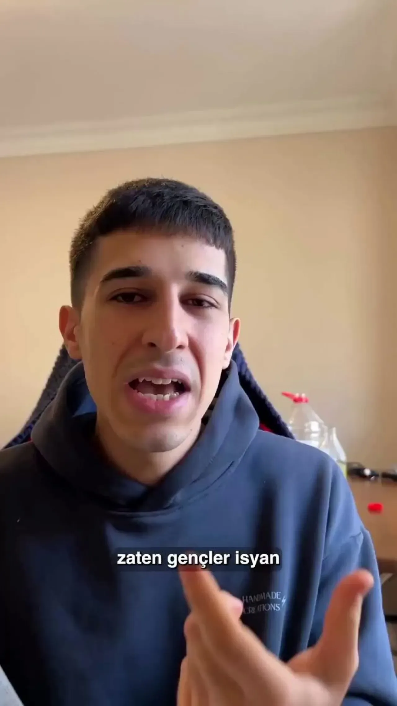Gezgin Çağatay Teryaki'den Vergi ve Harç İsyanı: "Avrupa'da Ücretsiz Olan Belge İçin 6.000 TL Ödedim" Gezgin Çağatay Teryaki'den Vergi ve Harç İsyanı: "Avrupa'da Ücretsiz Olan Belge İçin 6.000 TL Ödedim"
