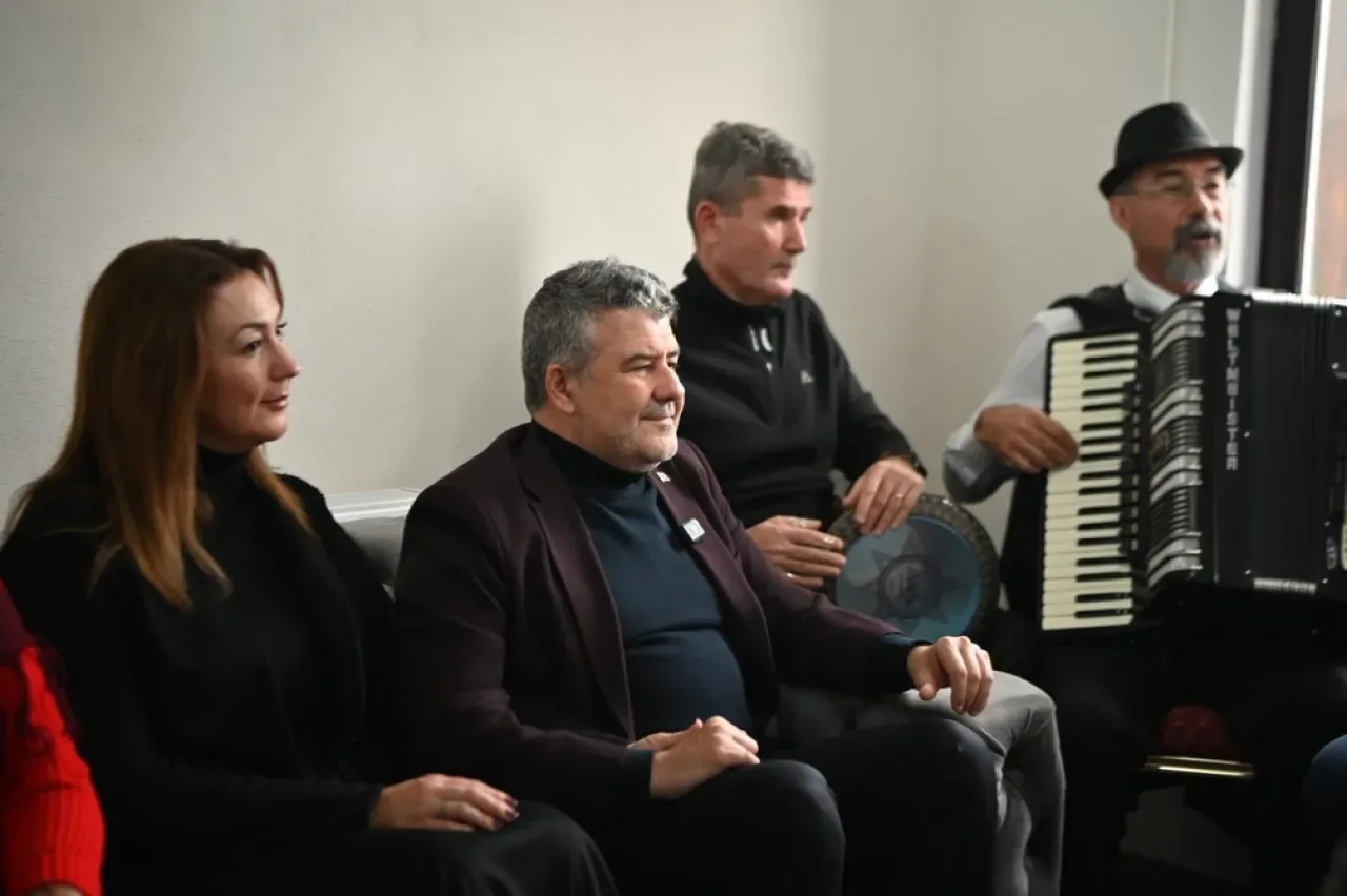 Karesi'de Özel Gereksinimli Bireyler Emekliler Lokali'nde Ağırlandı Karesi'de Özel Gereksinimli Bireyler Emekliler Lokali'nde Ağırlandı