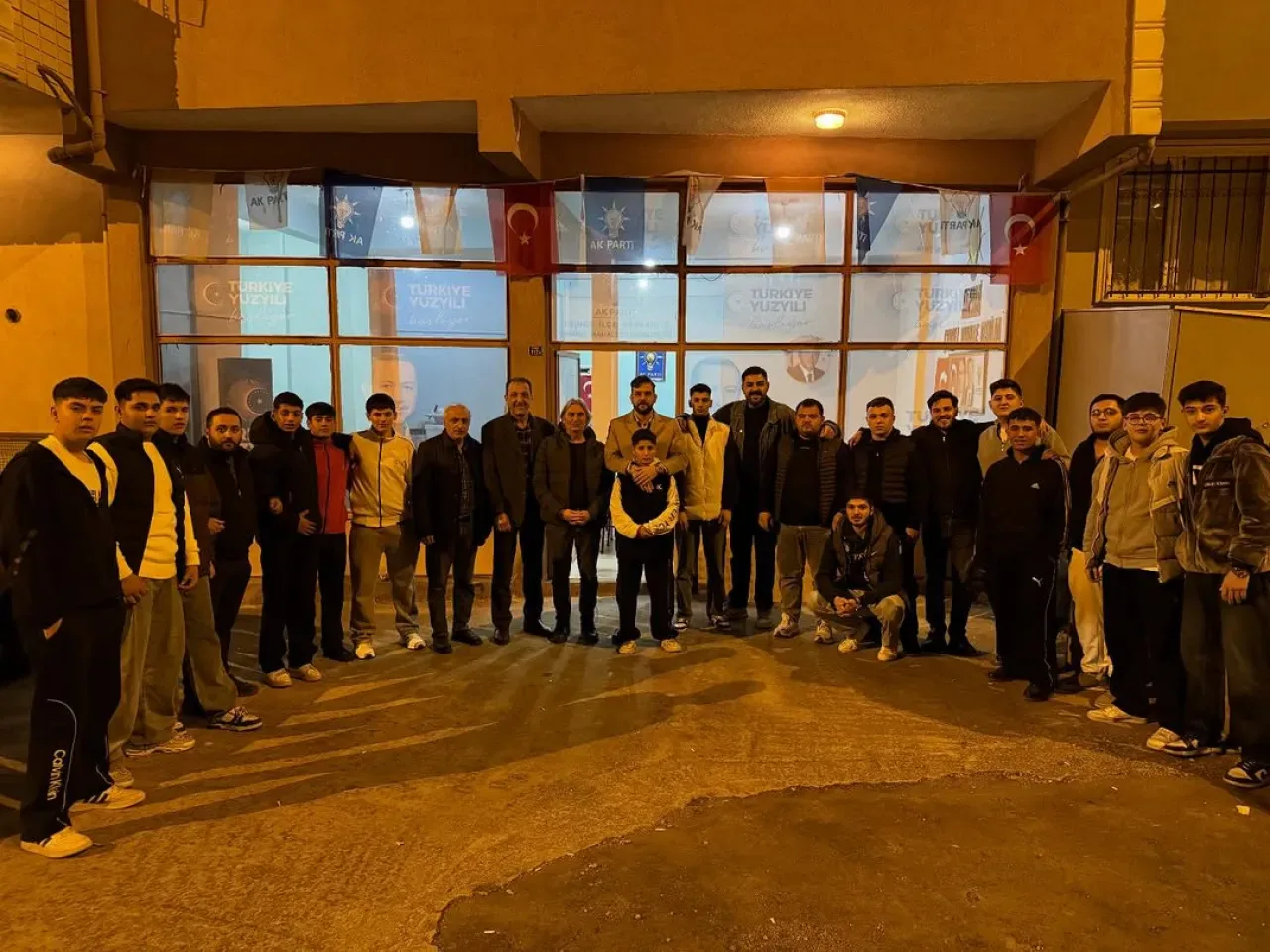 AK Genç Derince Yeni Seçmenlerle Buluştu AK Genç Derince Yeni Seçmenlerle Buluştu