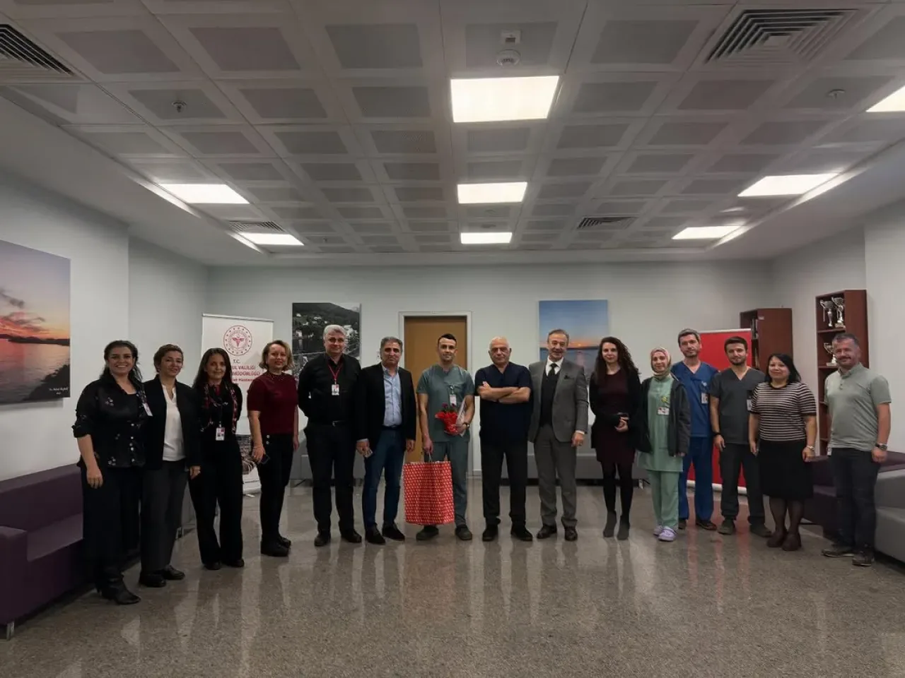 Tuzla Devlet Hastanesi'nde Görev Yapan Biyomedikal Teknisyeni Erkan Uzun'a Veda Töreni Tuzla Devlet Hastanesi'nde Görev Yapan Biyomedikal Teknisyeni Erkan Uzun'a Veda Töreni