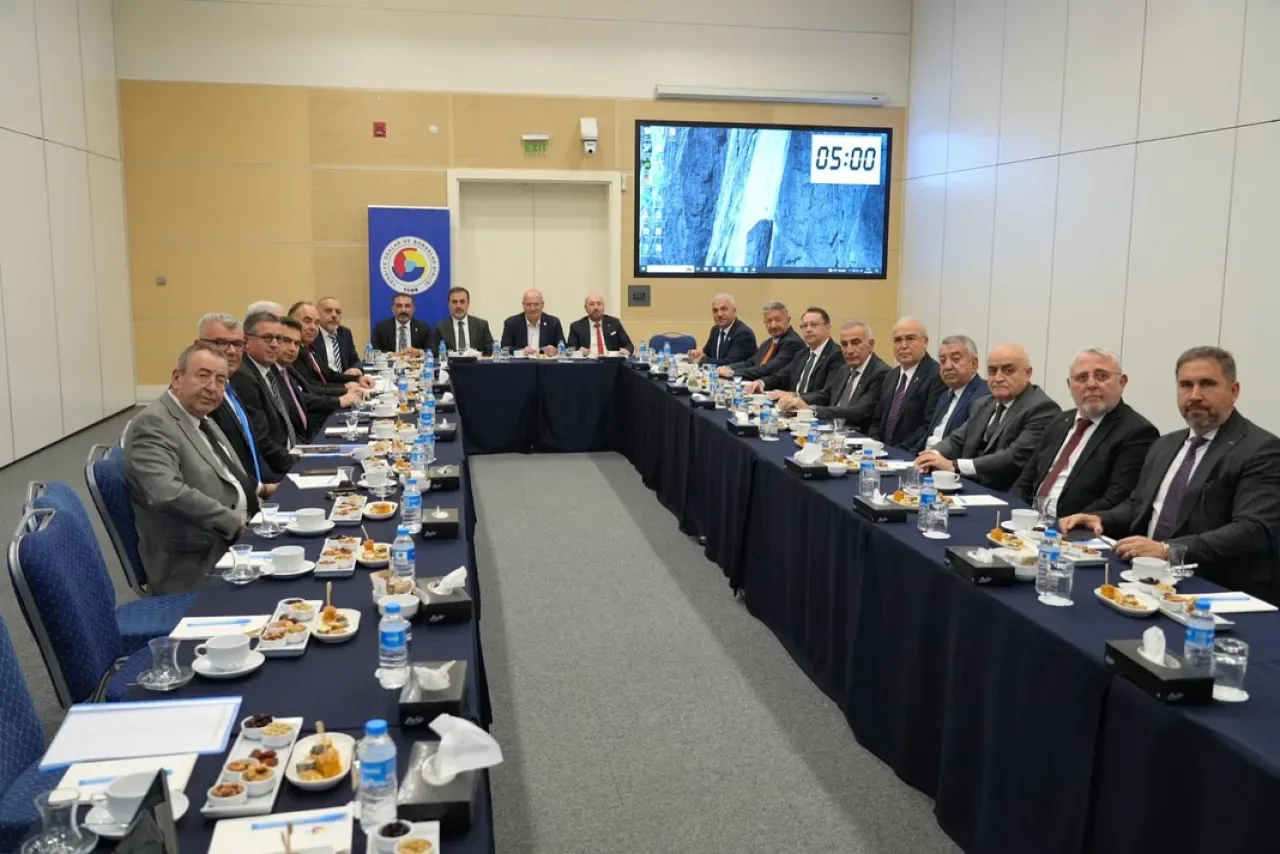 Gebze Ticaret Odası Başkanı TOBB Ticaret Odaları Konsey Toplantısı'na Katıldı Gebze Ticaret Odası Başkanı TOBB Ticaret Odaları Konsey Toplantısı'na Katıldı