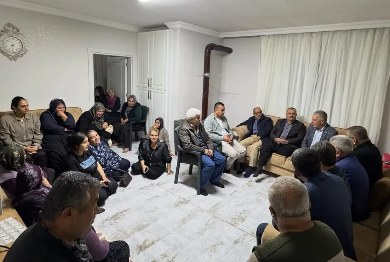 MHP Sarıçam, "Hayırlı Günler Komşum" Ziyaretleriyle Halkla Buluşuyor MHP Sarıçam, "Hayırlı Günler Komşum" Ziyaretleriyle Halkla Buluşuyor