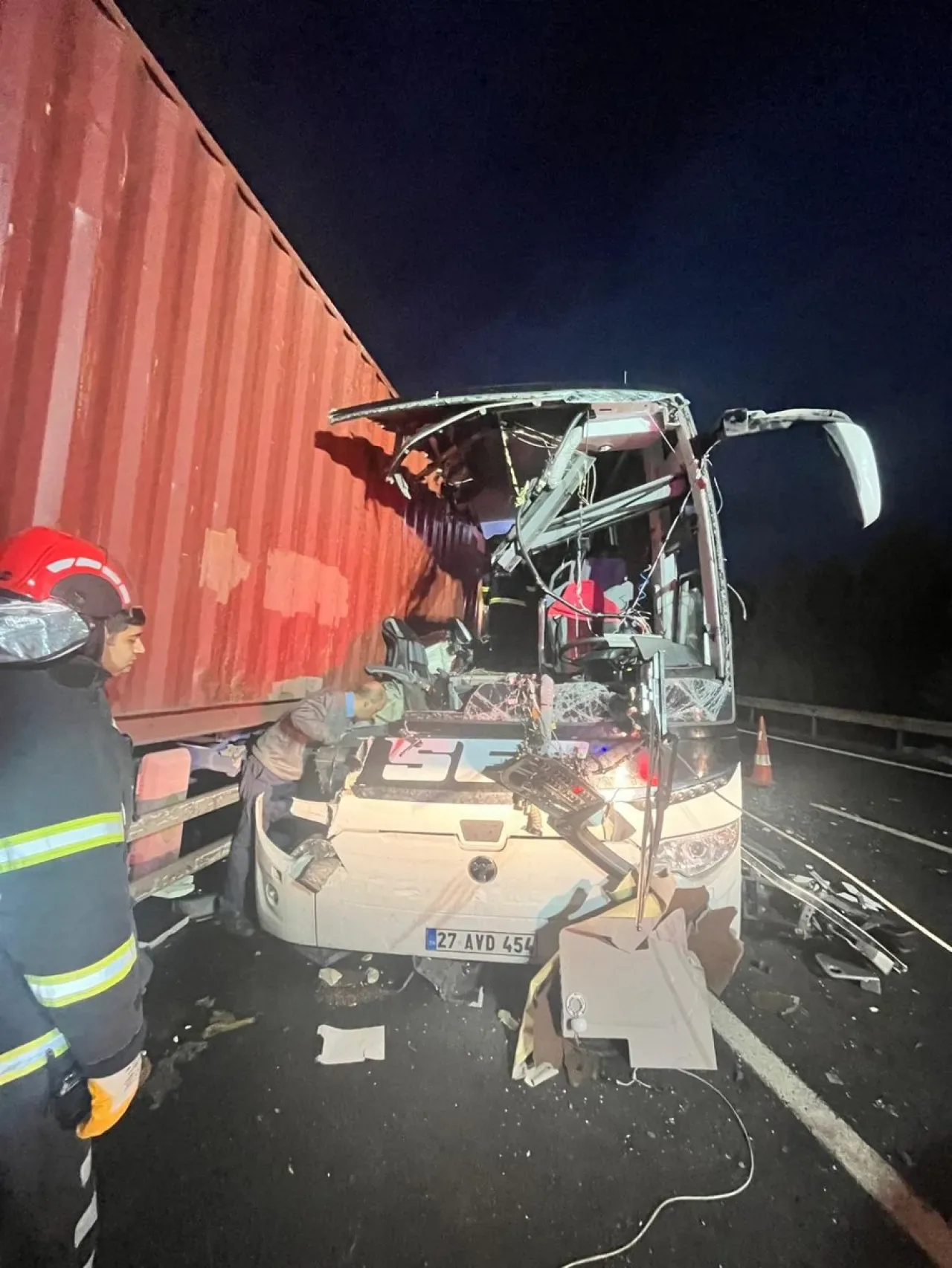 Osmaniye'de Otobüs Kazası: 6 Kişi Hayatını Kaybetti, 11 Yaralı Osmaniye'de Otobüs Kazası: 6 Kişi Hayatını Kaybetti, 11 Yaralı