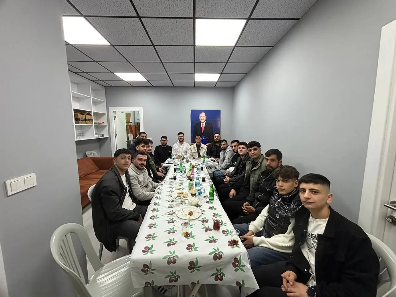 AK Parti Sancaktepe Gençlik Kolları Emek Mahallesi'nde İlk Toplantısını Gerçekleştirdi AK Parti Sancaktepe Gençlik Kolları Emek Mahallesi'nde İlk Toplantısını Gerçekleştirdi
