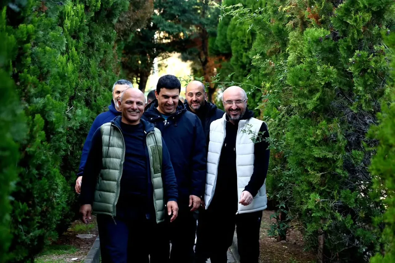 Körfez'de Sağlıklı Yaşam Yürüyüşü: Vali Aktaş, Kaymakam Kalkar ve Vatandaşlar Sahilde Adım Attı Körfez'de Sağlıklı Yaşam Yürüyüşü: Vali Aktaş, Kaymakam Kalkar ve Vatandaşlar Sahilde Adım Attı