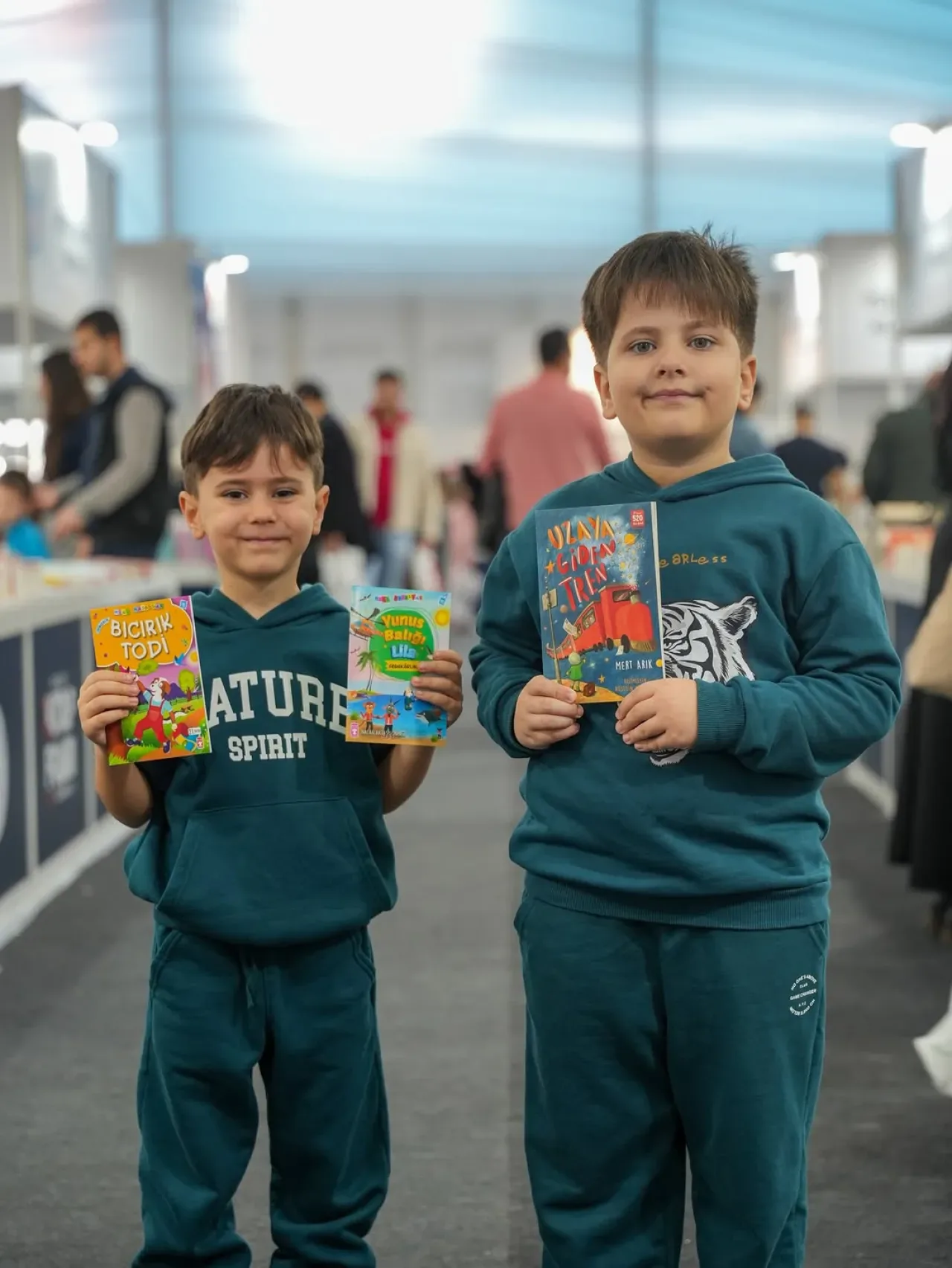 Arnavutköy Kitap Fuarı'nda Edebiyat Rüzgarı Esti Arnavutköy Kitap Fuarı'nda Edebiyat Rüzgarı Esti