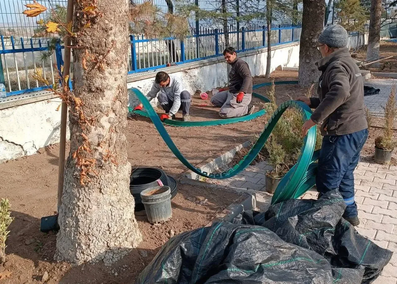 Kalecik Belediyesi, İlçe Polis Karakolu'nda Peyzaj Çalışmalarını Sürdürüyor Kalecik Belediyesi, İlçe Polis Karakolu'nda Peyzaj Çalışmalarını Sürdürüyor