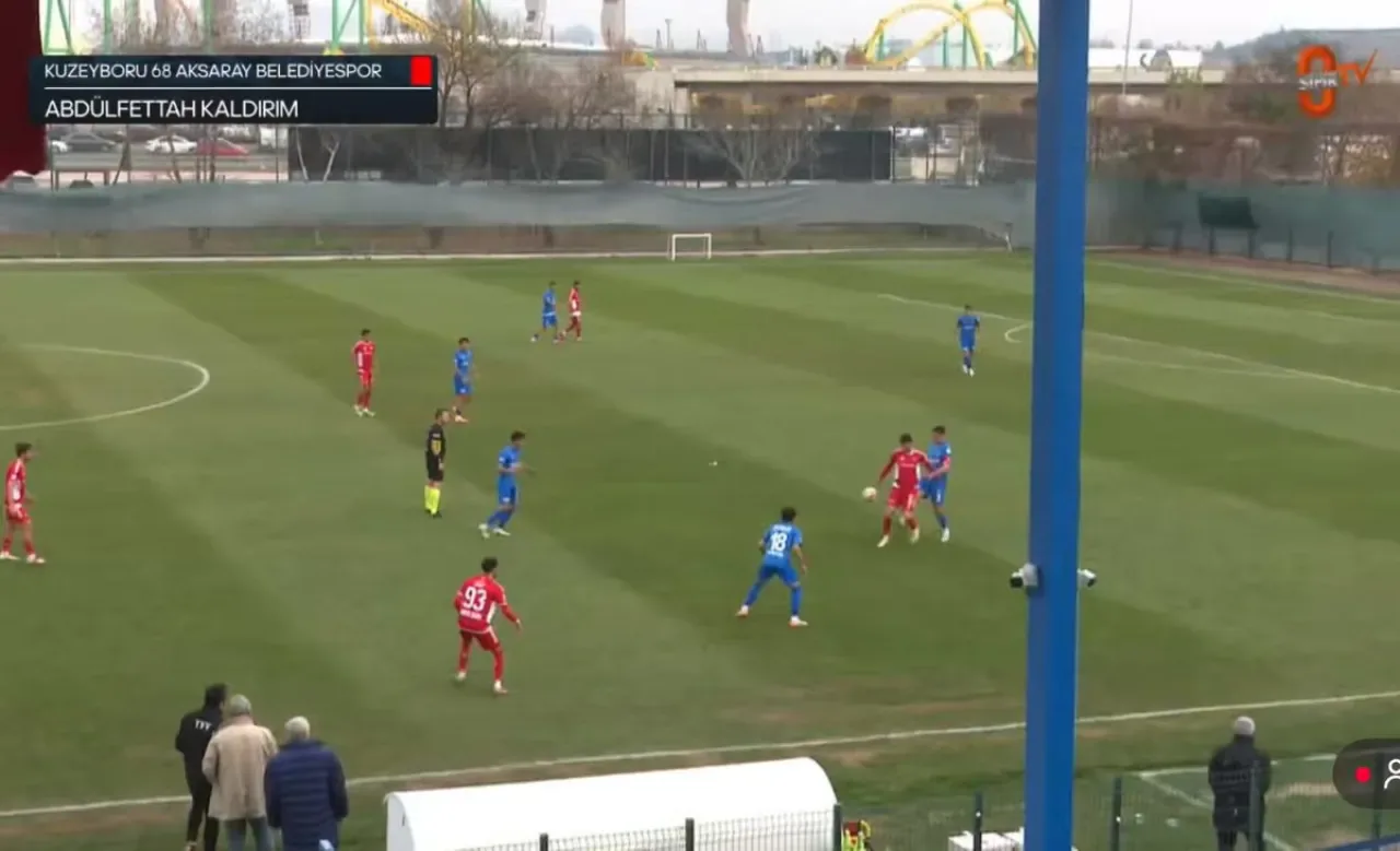 Aksaray'da Futbolcu, Kramponunu Aşırırken Kırmızı Kart Gördü Aksaray'da Futbolcu, Kramponunu Aşırırken Kırmızı Kart Gördü