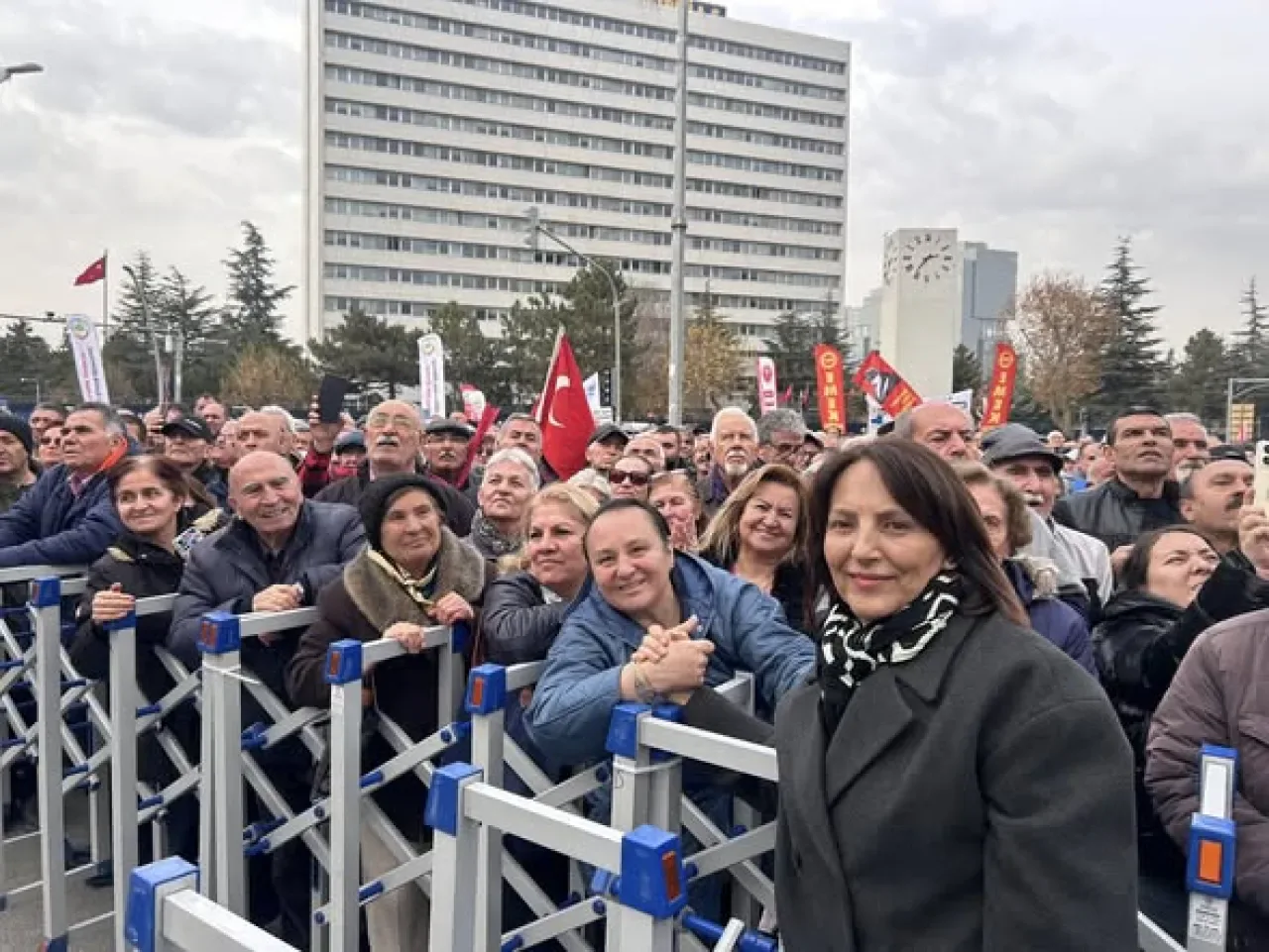 CHP Ankara Milletvekili Aliye Timisi Ersever, Emekliler ve Emekçiler İçin Bütçede Adalet Talebini Dile Getirdi CHP Ankara Milletvekili Aliye Timisi Ersever, Emekliler ve Emekçiler İçin Bütçede Adalet Talebini Dile Getirdi
