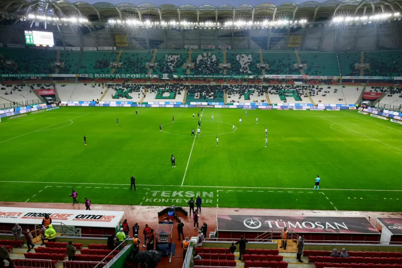 Konya Valisi İbrahim Akın, Konyaspor'un Rizespor Maçını Tribünden Takip Etti Konya Valisi İbrahim Akın, Konyaspor'un Rizespor Maçını Tribünden Takip Etti