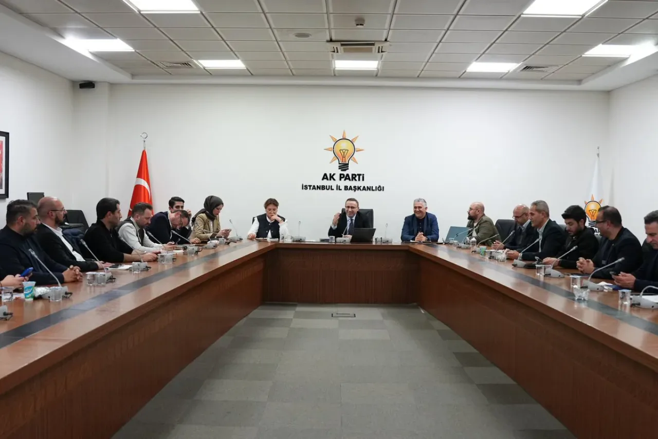 AK Parti İstanbul İlçe Tanıtım Medya Birimleri Beyoğlu'nda Toplantıda Buluştu AK Parti İstanbul İlçe Tanıtım Medya Birimleri Beyoğlu'nda Toplantıda Buluştu