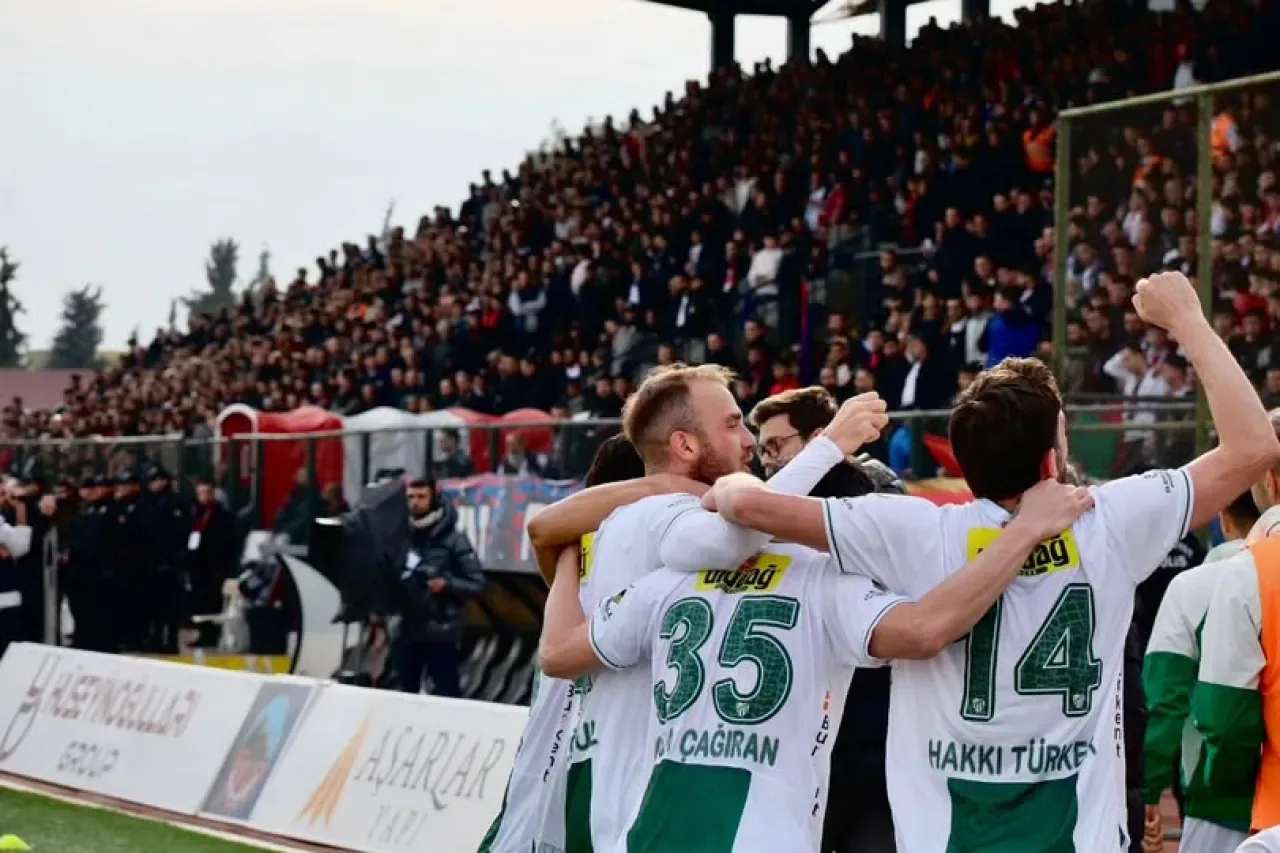 Bursaspor, Deplasmanda Mardinspor'u 2-1 Mağlup Etti Bursaspor, Deplasmanda Mardinspor'u 2-1 Mağlup Etti