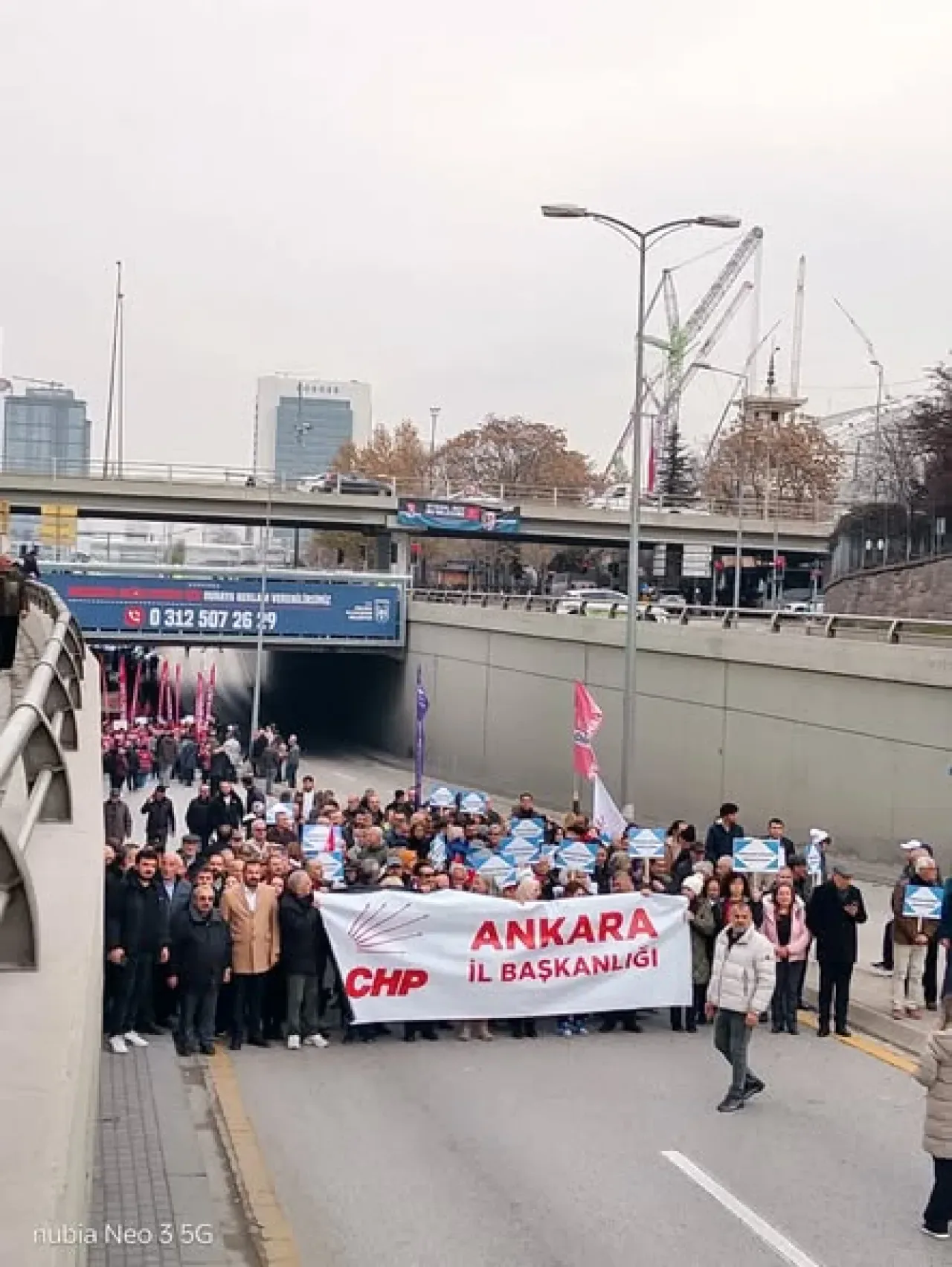 Özgür Özel'in Katılımıyla Emek ve Bütçe Hakkı Mitingi Düzenlendi Özgür Özel'in Katılımıyla Emek ve Bütçe Hakkı Mitingi Düzenlendi