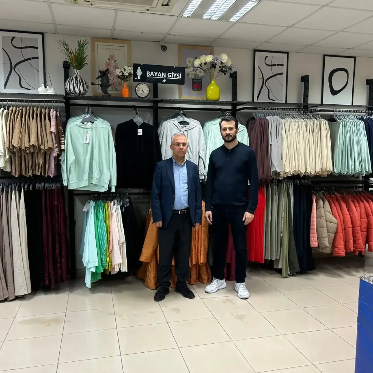 Maltepe Kaymakamı Bahri Tiryaki, Destek Market'te İncelemelerde Bulundu Maltepe Kaymakamı Bahri Tiryaki, Destek Market'te İncelemelerde Bulundu