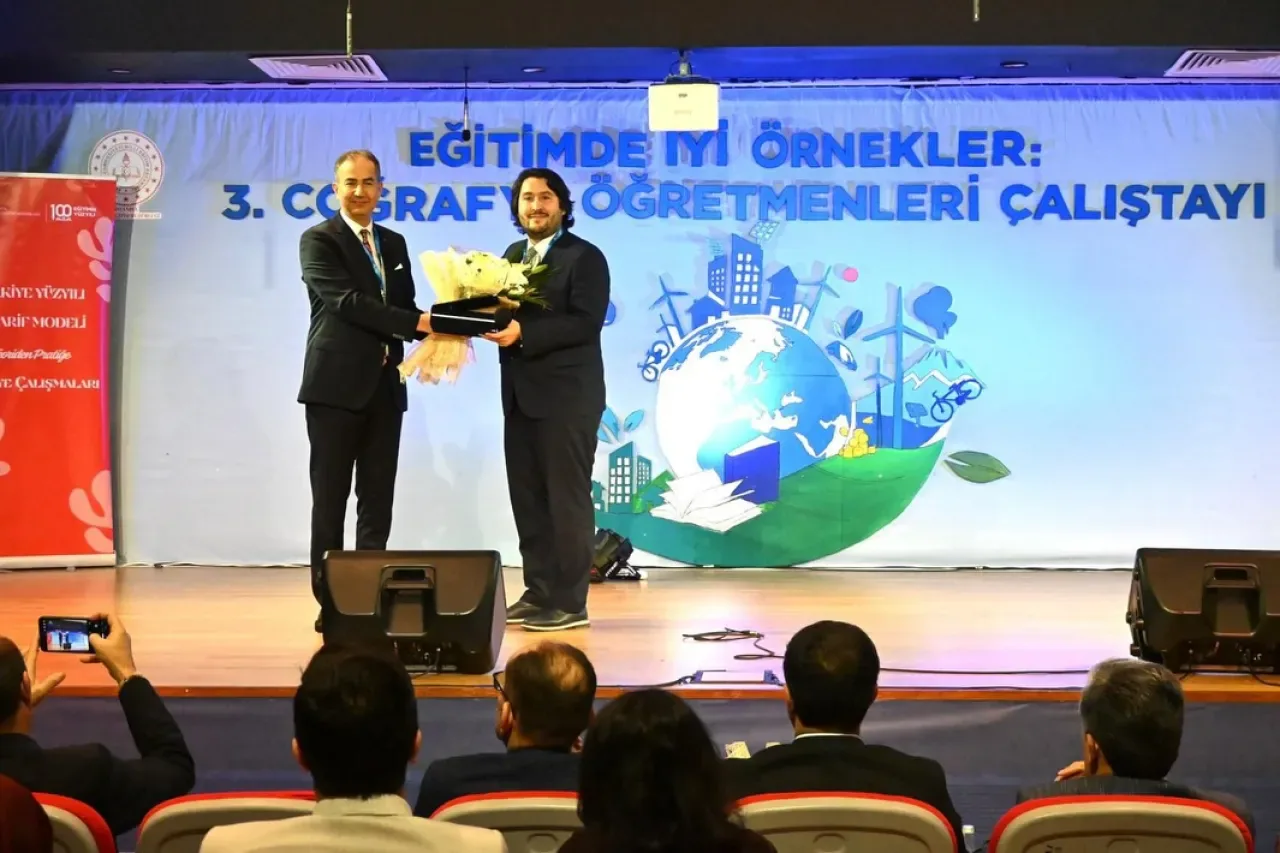 İstanbul'da Coğrafya Öğretmenleri Çalıştayı Düzenlendi İstanbul'da Coğrafya Öğretmenleri Çalıştayı Düzenlendi