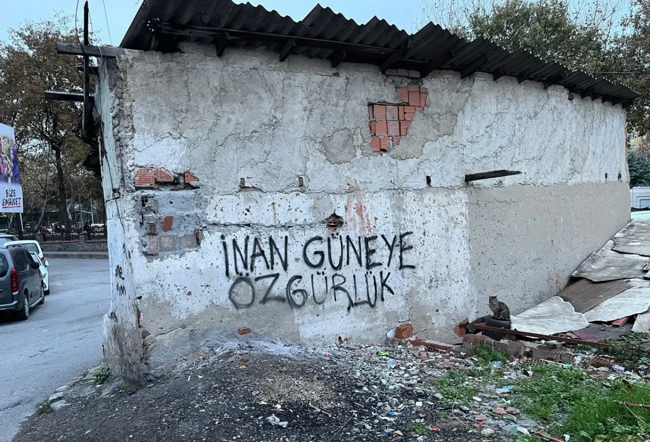 Beyoğlu Belediye Başkanı İnan Güney'den "Özgürlük" Vurgusu ve Silivri Mesajı Beyoğlu Belediye Başkanı İnan Güney'den "Özgürlük" Vurgusu ve Silivri Mesajı