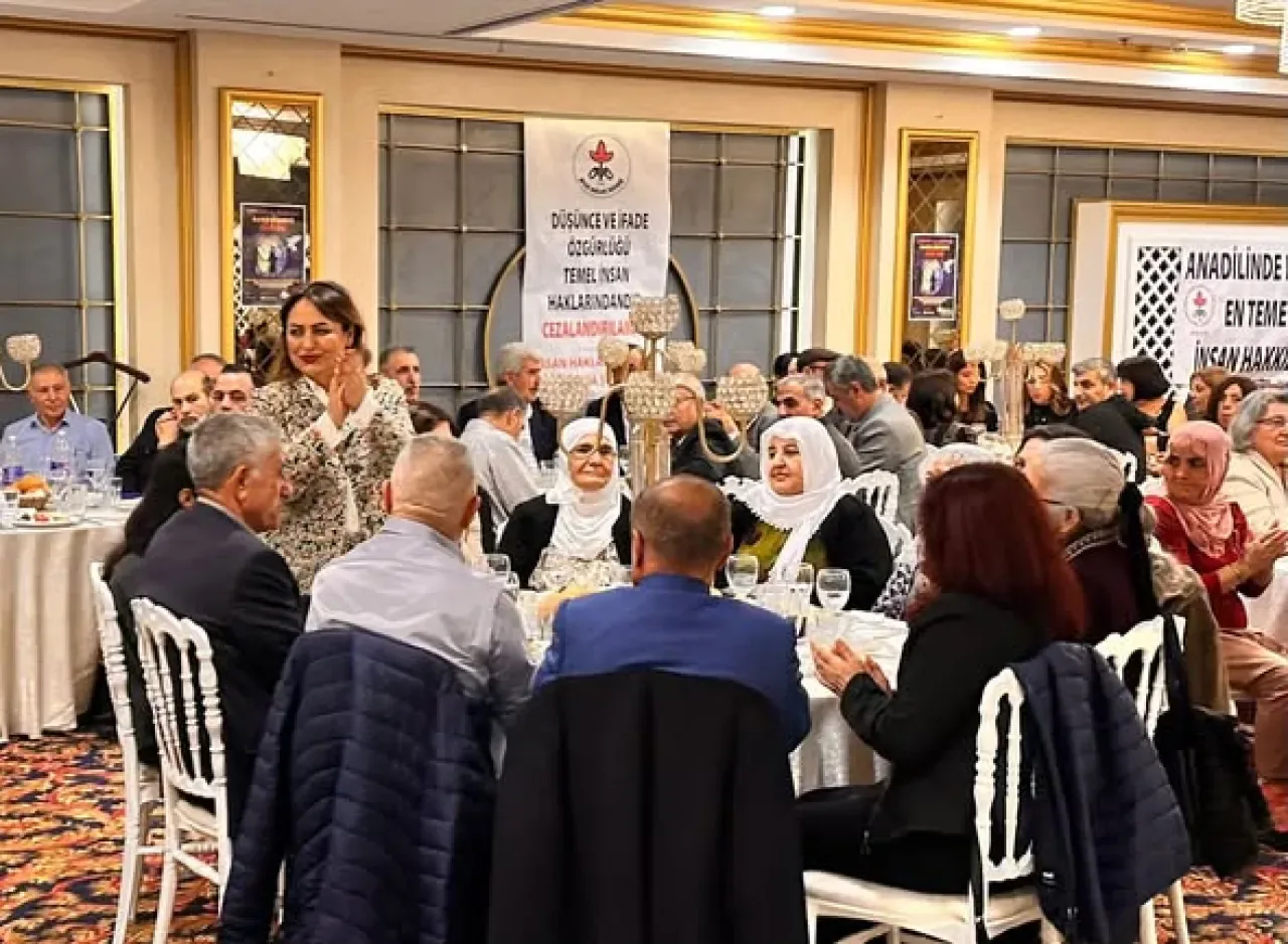 CHP'li Şevkin, İHD Adana'nın Barış ve Özgürlük Etkinliğine Katıldı CHP'li Şevkin, İHD Adana'nın Barış ve Özgürlük Etkinliğine Katıldı