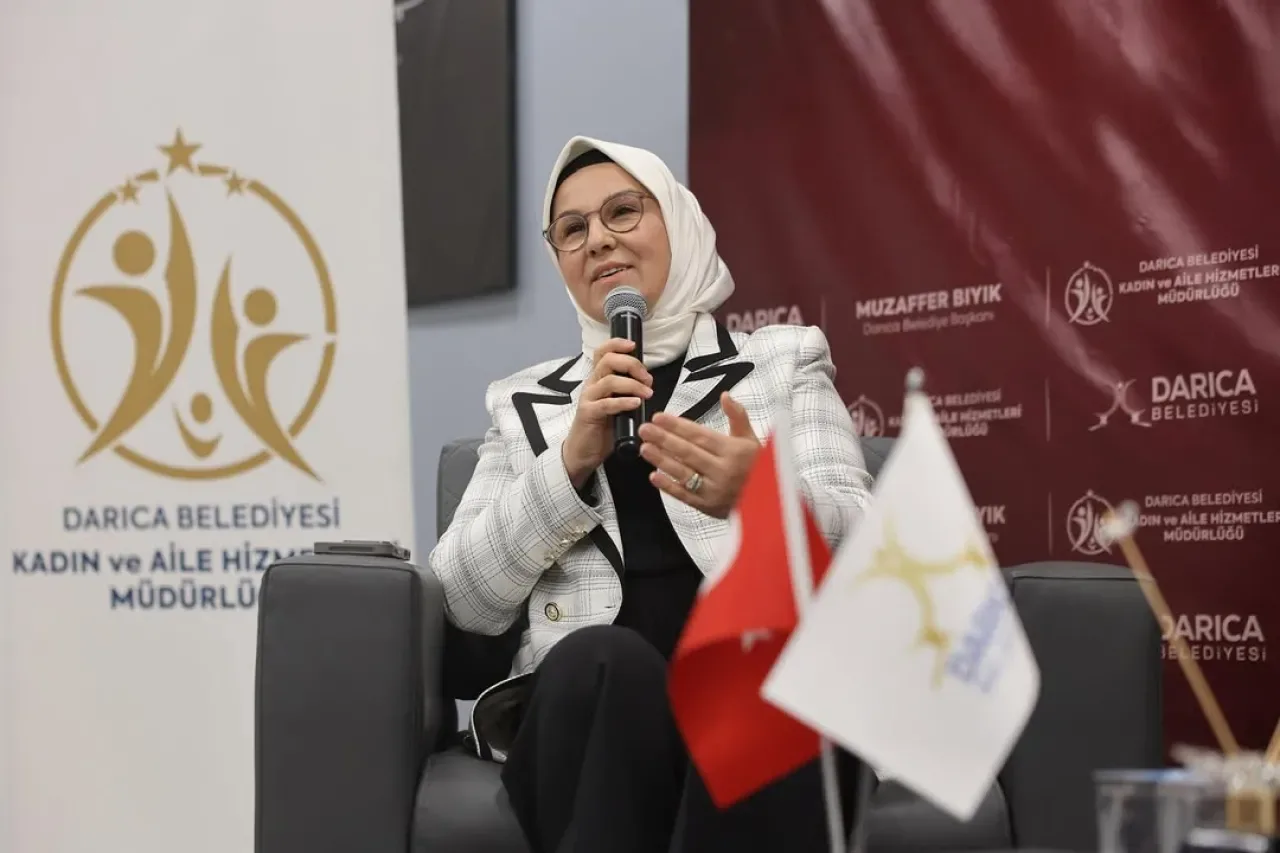 Darıca'da 5 Aralık Türk Kadınına Seçme ve Seçilme Hakkının Yıldönümü Kutlandı Darıca'da 5 Aralık Türk Kadınına Seçme ve Seçilme Hakkının Yıldönümü Kutlandı