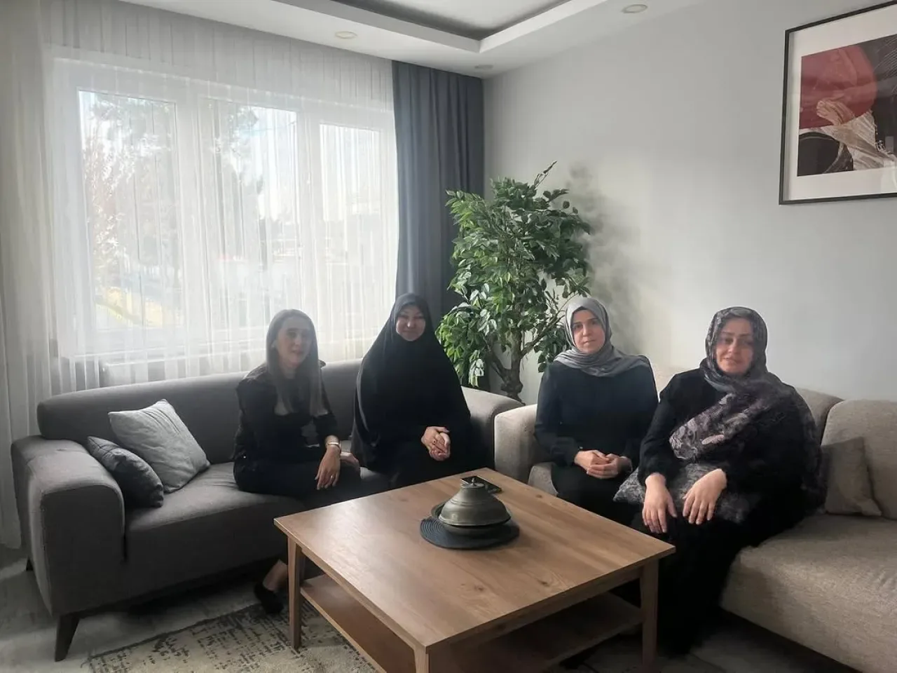 Bahçelievler AK Parti Kadın Kolları'ndan Sandık Görevlilerine Teşekkür Ziyareti Bahçelievler AK Parti Kadın Kolları'ndan Sandık Görevlilerine Teşekkür Ziyareti
