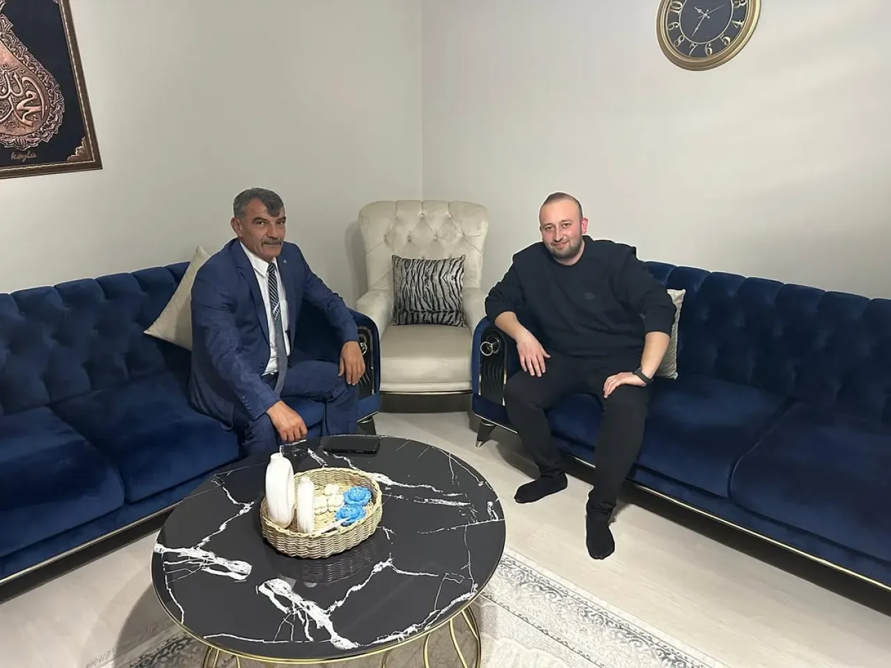 MHP Evren İlçe Başkanı Hacı Özçelik, Hemşehrilerin Dertlerini Dinliyor MHP Evren İlçe Başkanı Hacı Özçelik, Hemşehrilerin Dertlerini Dinliyor