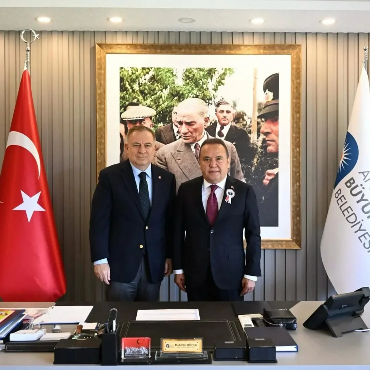 Antalya Büyükşehir Belediye Başkanı Muhittin Böcek'in Sağlık Durumu Endişe Yaratıyor Antalya Büyükşehir Belediye Başkanı Muhittin Böcek'in Sağlık Durumu Endişe Yaratıyor