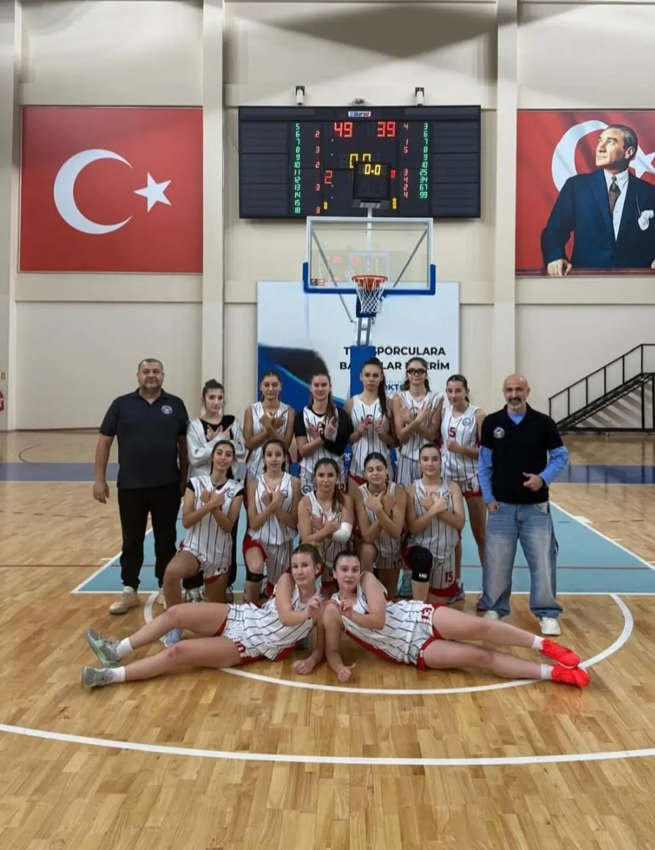 Bursa Nilüfer Belediyespor U18 Genç Kızlar Ligi'nde Finalde Bursa Nilüfer Belediyespor U18 Genç Kızlar Ligi'nde Finalde