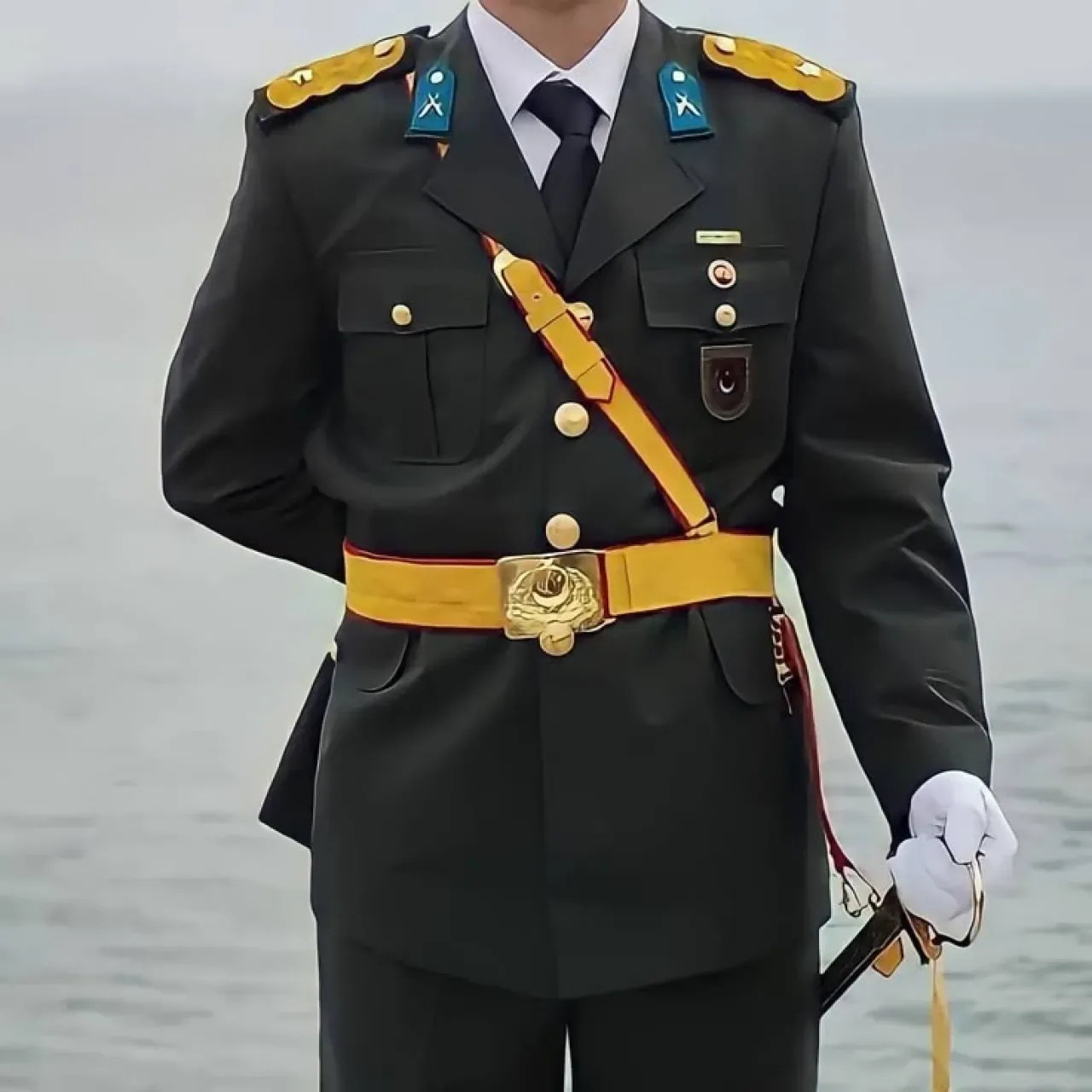 İhraç Edilen Teğmen Üniformasını Saklıyor: "Bir Gün Mutlaka Döneceğim" İhraç Edilen Teğmen Üniformasını Saklıyor: "Bir Gün Mutlaka Döneceğim"