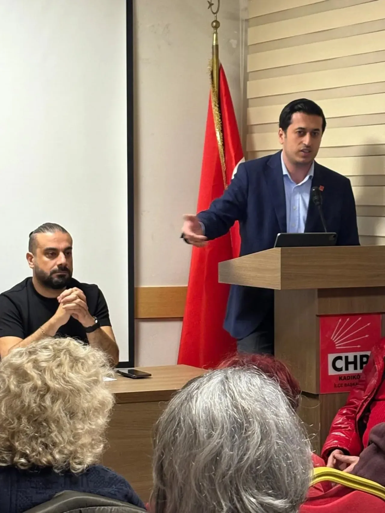 CHP Kadıköy'de Göztepe Mahallesi Üye Toplantısı Gerçekleştirildi CHP Kadıköy'de Göztepe Mahallesi Üye Toplantısı Gerçekleştirildi