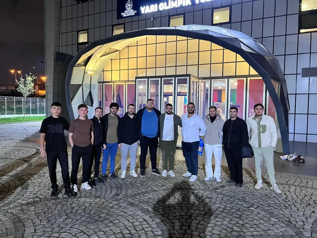 AK Parti Gençlik Kolları Gebze'de Havuz Programı Düzenledi AK Parti Gençlik Kolları Gebze'de Havuz Programı Düzenledi