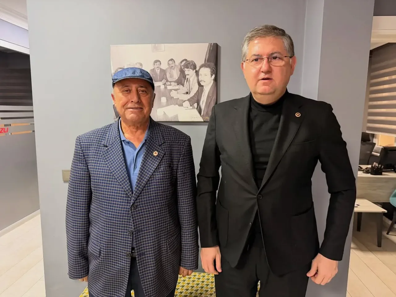 CHP'li Yıldızlı, Parti Büyüğü Orhan Karadağ'ı Ziyaret Etti CHP'li Yıldızlı, Parti Büyüğü Orhan Karadağ'ı Ziyaret Etti