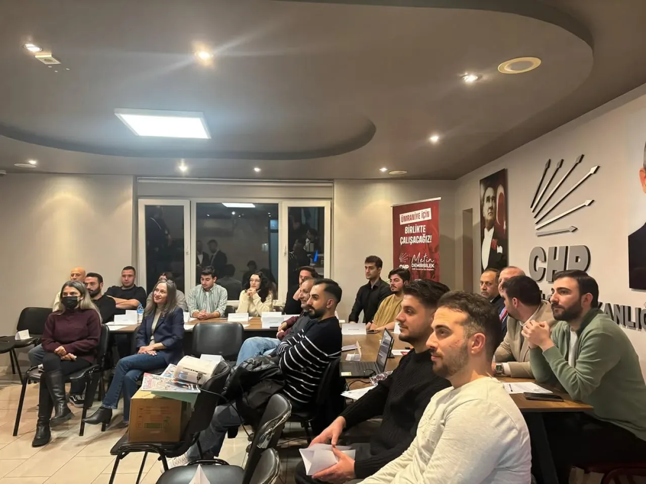 CHP Ümraniye Gençlik Kolları, Üyelerine Yönelik Temel Siyasi Eğitim Düzenledi CHP Ümraniye Gençlik Kolları, Üyelerine Yönelik Temel Siyasi Eğitim Düzenledi