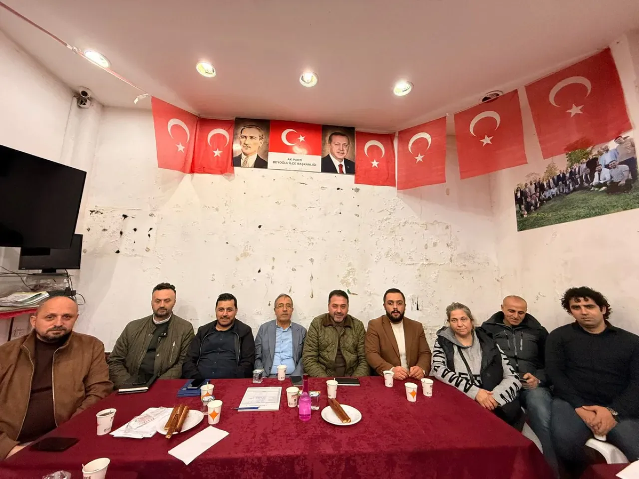 AK Parti Beyoğlu'nda Bostan Çukur Mahallesi Yönetim Toplantısı Gerçekleştirildi AK Parti Beyoğlu'nda Bostan Çukur Mahallesi Yönetim Toplantısı Gerçekleştirildi