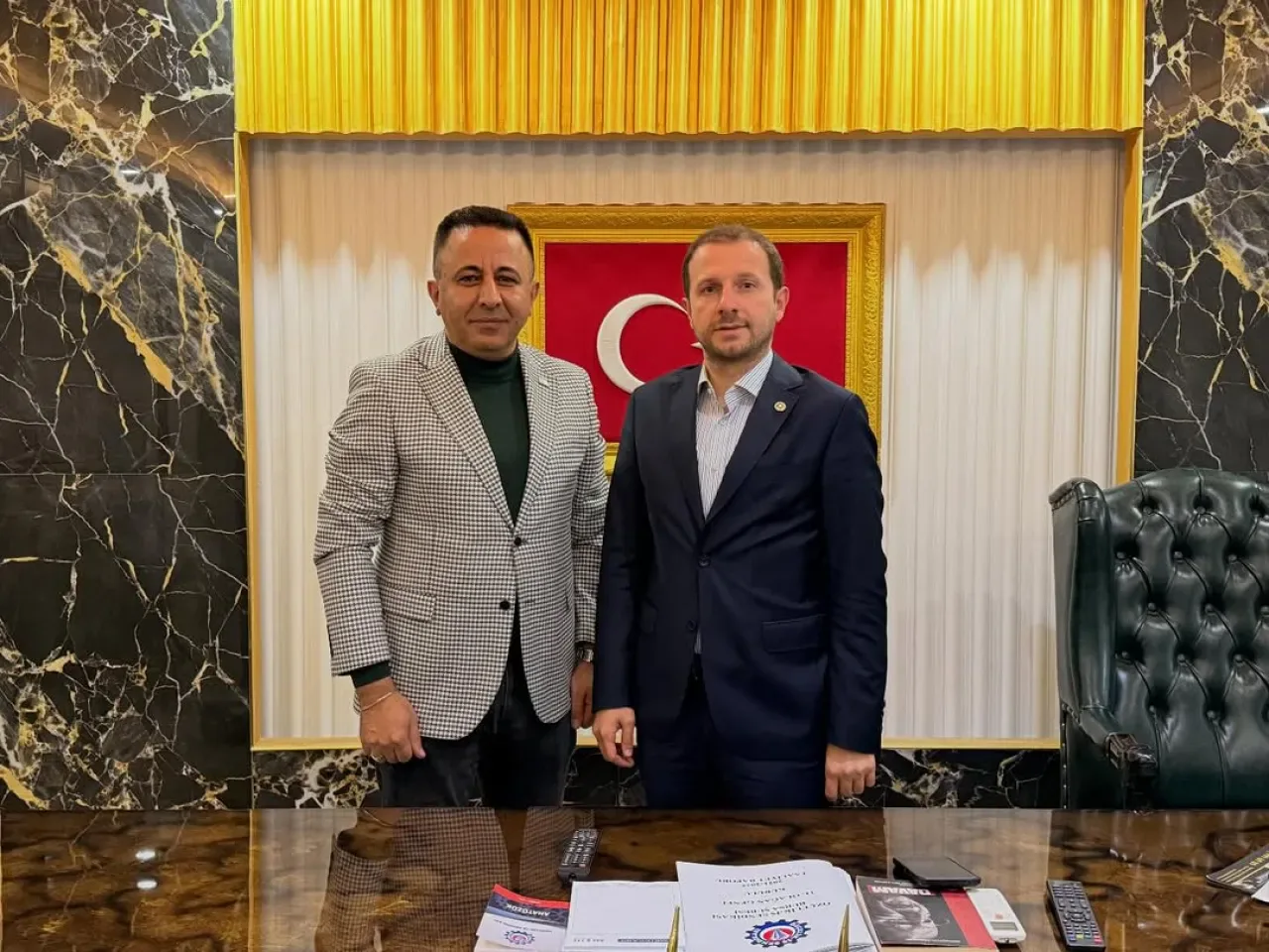 AK Partili Ahmet Kılıç, Özçelik-İş Sendikası Genel Başkanı Çölcü'yü Ziyaret Etti AK Partili Ahmet Kılıç, Özçelik-İş Sendikası Genel Başkanı Çölcü'yü Ziyaret Etti