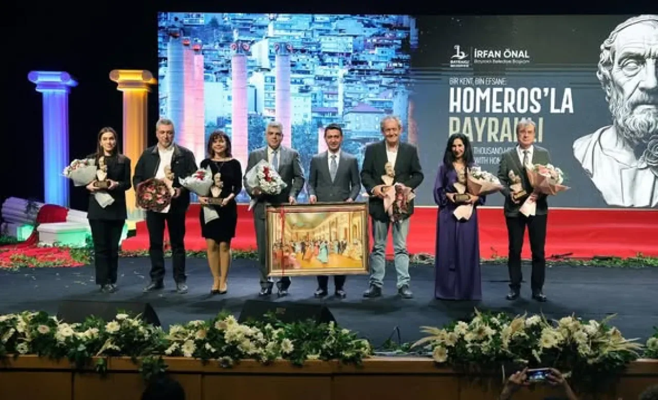Bayraklı'da Homeros Festivali ile Kültür ve Sanat Buluştu Bayraklı'da Homeros Festivali ile Kültür ve Sanat Buluştu