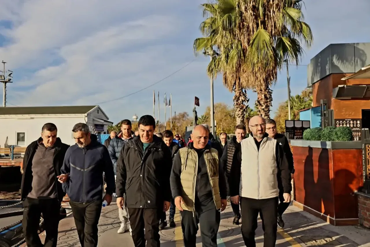 Körfez'de Vali Aktaş ve Protokolün Katılımıyla Sabah Sporu Etkinliği Düzenlendi Körfez'de Vali Aktaş ve Protokolün Katılımıyla Sabah Sporu Etkinliği Düzenlendi