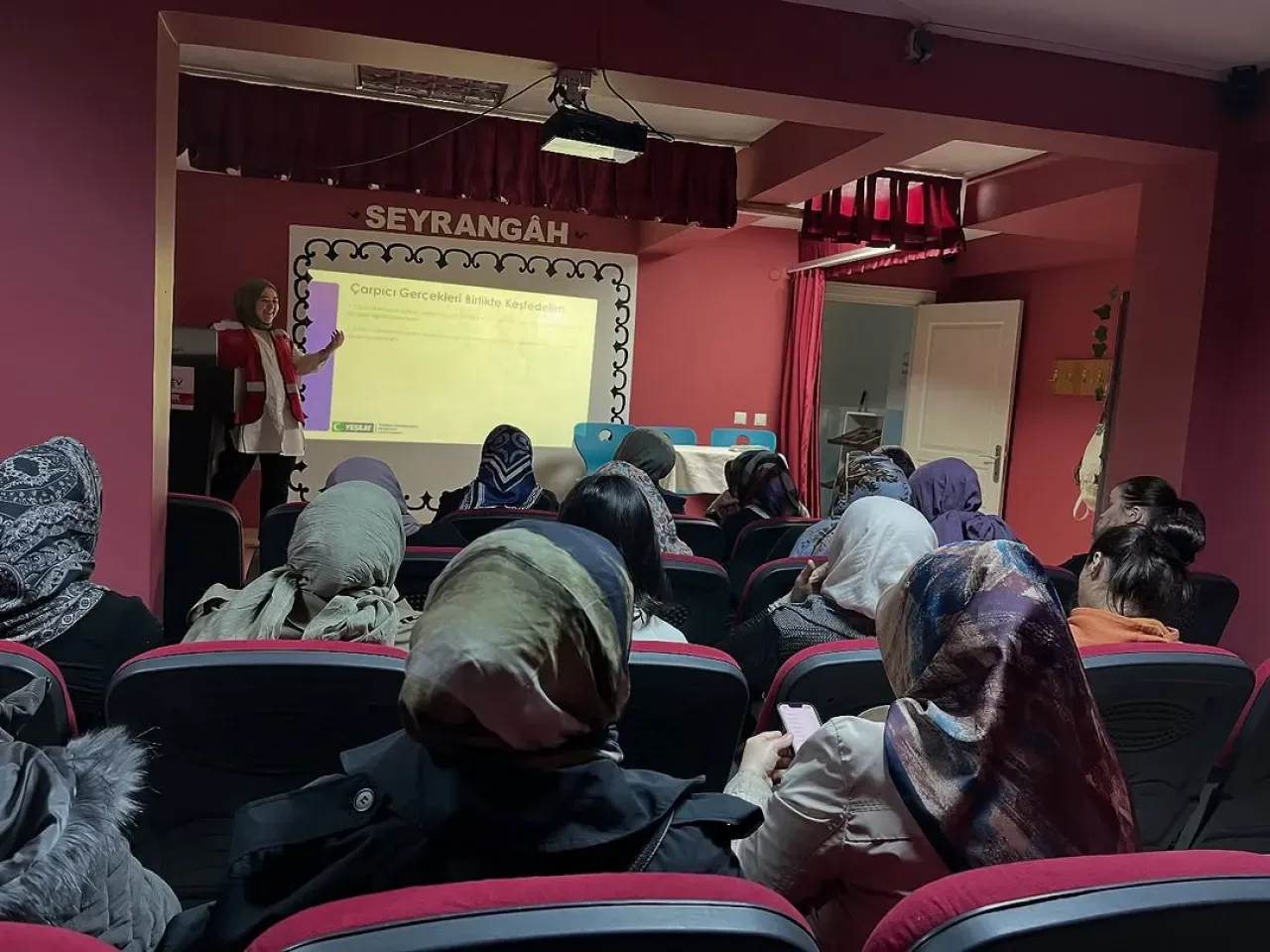 Esenler'de Kadınlara Yönelik Tütün Bağımlılığı Eğitimi Düzenlendi Esenler'de Kadınlara Yönelik Tütün Bağımlılığı Eğitimi Düzenlendi