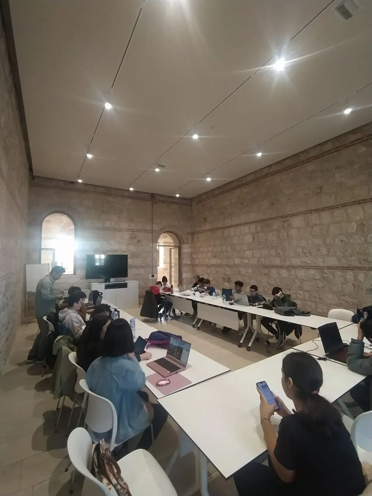 Yeşilay Eyüpsultan Şube'sinden Gençlere Yapay Zeka ve Arduino Eğitimi Yeşilay Eyüpsultan Şube'sinden Gençlere Yapay Zeka ve Arduino Eğitimi