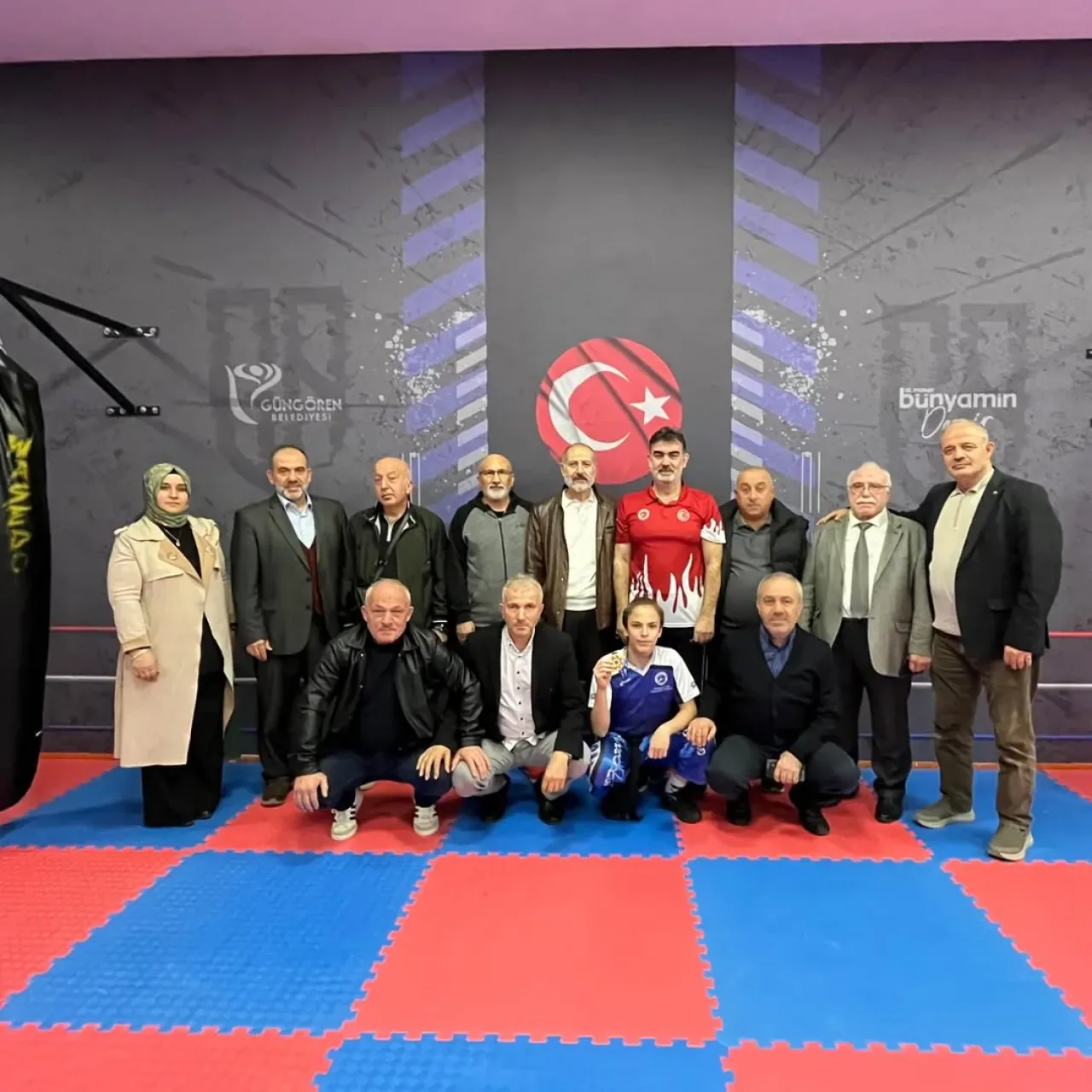 Yeşilay Güngören Şubesi, Dünya Şampiyonası'ndan Dönen Milli Takım Teknik Direktörü Murat Ekmekçi'yi Ziyaret Etti Yeşilay Güngören Şubesi, Dünya Şampiyonası'ndan Dönen Milli Takım Teknik Direktörü Murat Ekmekçi'yi Ziyaret Etti