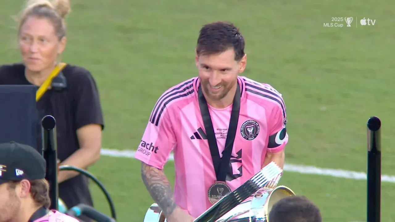 Lionel Messi, Kariyerinde 48. Kupasını Kaldırdı Lionel Messi, Kariyerinde 48. Kupasını Kaldırdı
