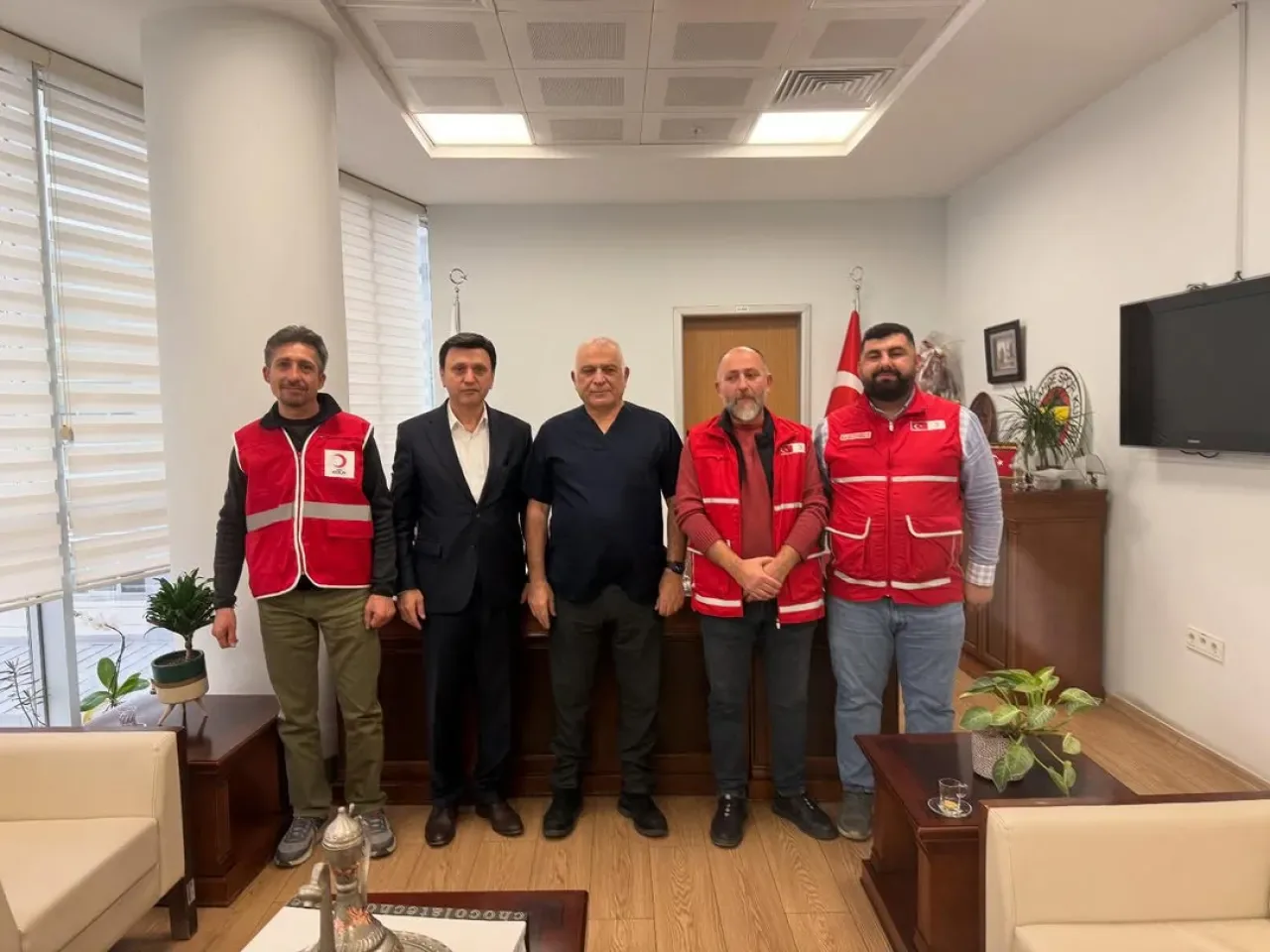 Tuzla Kızılay Başkanı Adnan Kanit, Tuzla Devlet Hastanesi Başhekimi'ne Ziyarette Bulundu Tuzla Kızılay Başkanı Adnan Kanit, Tuzla Devlet Hastanesi Başhekimi'ne Ziyarette Bulundu