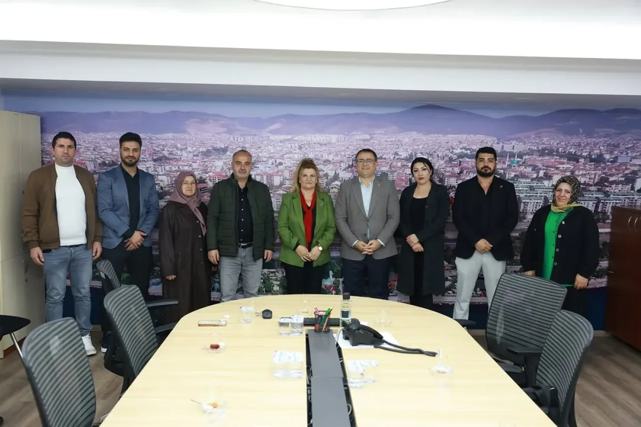 Derince Belediye Başkanı Gökçe'ye Ziyaretler Derince Belediye Başkanı Gökçe'ye Ziyaretler