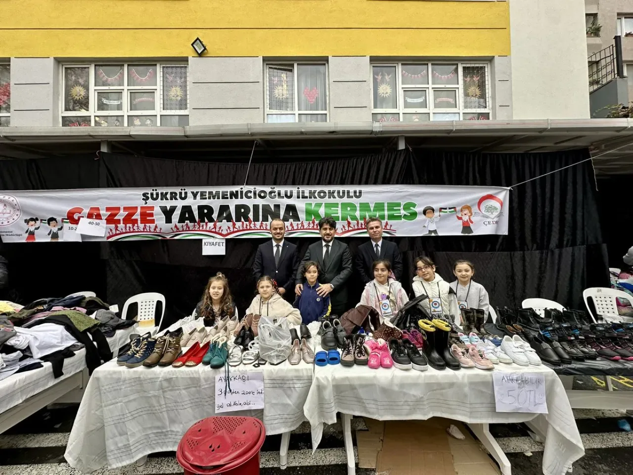 Gaziosmanpaşa'da Öğrencilerden Gazze İçin Anlamlı Kermes Gaziosmanpaşa'da Öğrencilerden Gazze İçin Anlamlı Kermes