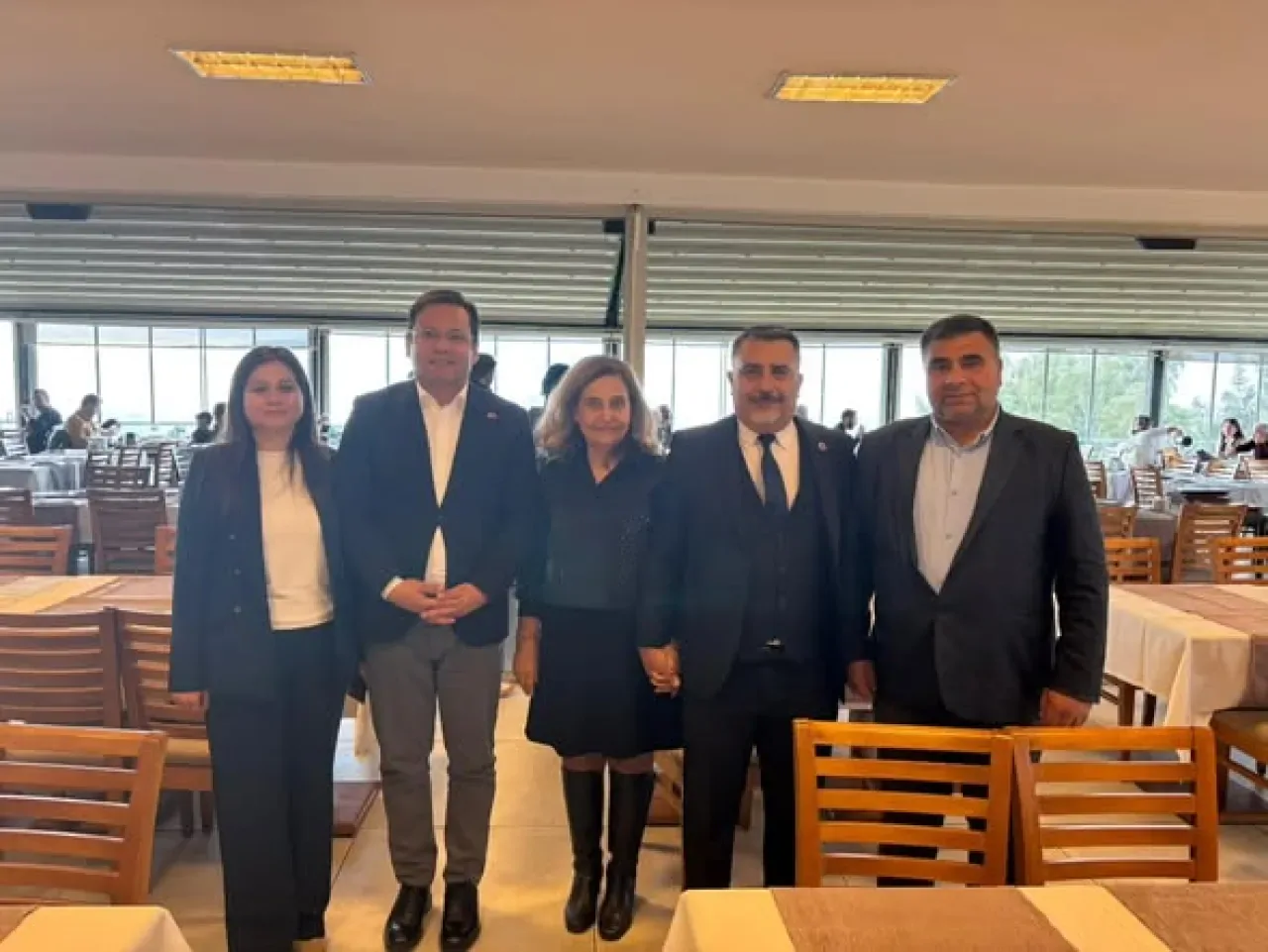 Çiğli'deki Dernekten Sındırgı Depremzedelerine Anlamlı Destek Çiğli'deki Dernekten Sındırgı Depremzedelerine Anlamlı Destek