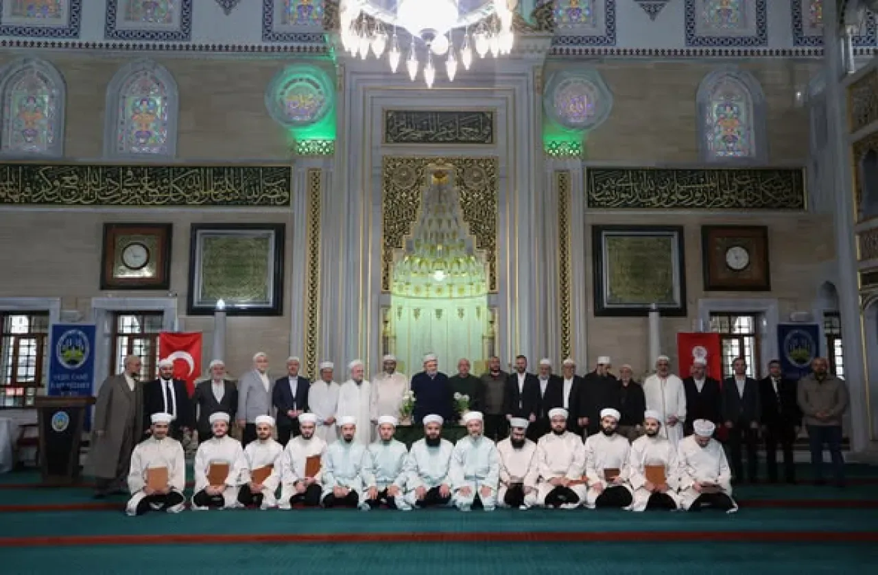 Arnavutköy'de Hafızlık İcazet Merasimi Coşkuyla Kutlandı Arnavutköy'de Hafızlık İcazet Merasimi Coşkuyla Kutlandı