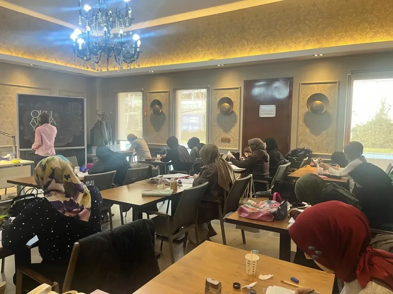 İstanbul Sultanbeyli'de Kaligrafi Sanatıyla Zarafet Buluşması İstanbul Sultanbeyli'de Kaligrafi Sanatıyla Zarafet Buluşması