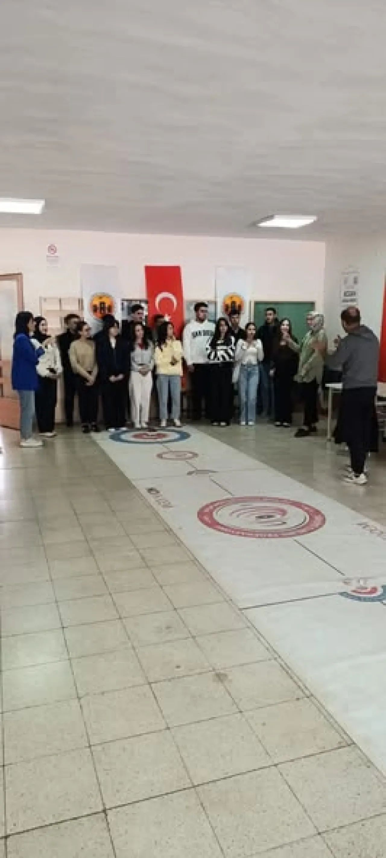 Kozan'da Gençler Floor Curling Etkinliğinde Buluştu Kozan'da Gençler Floor Curling Etkinliğinde Buluştu